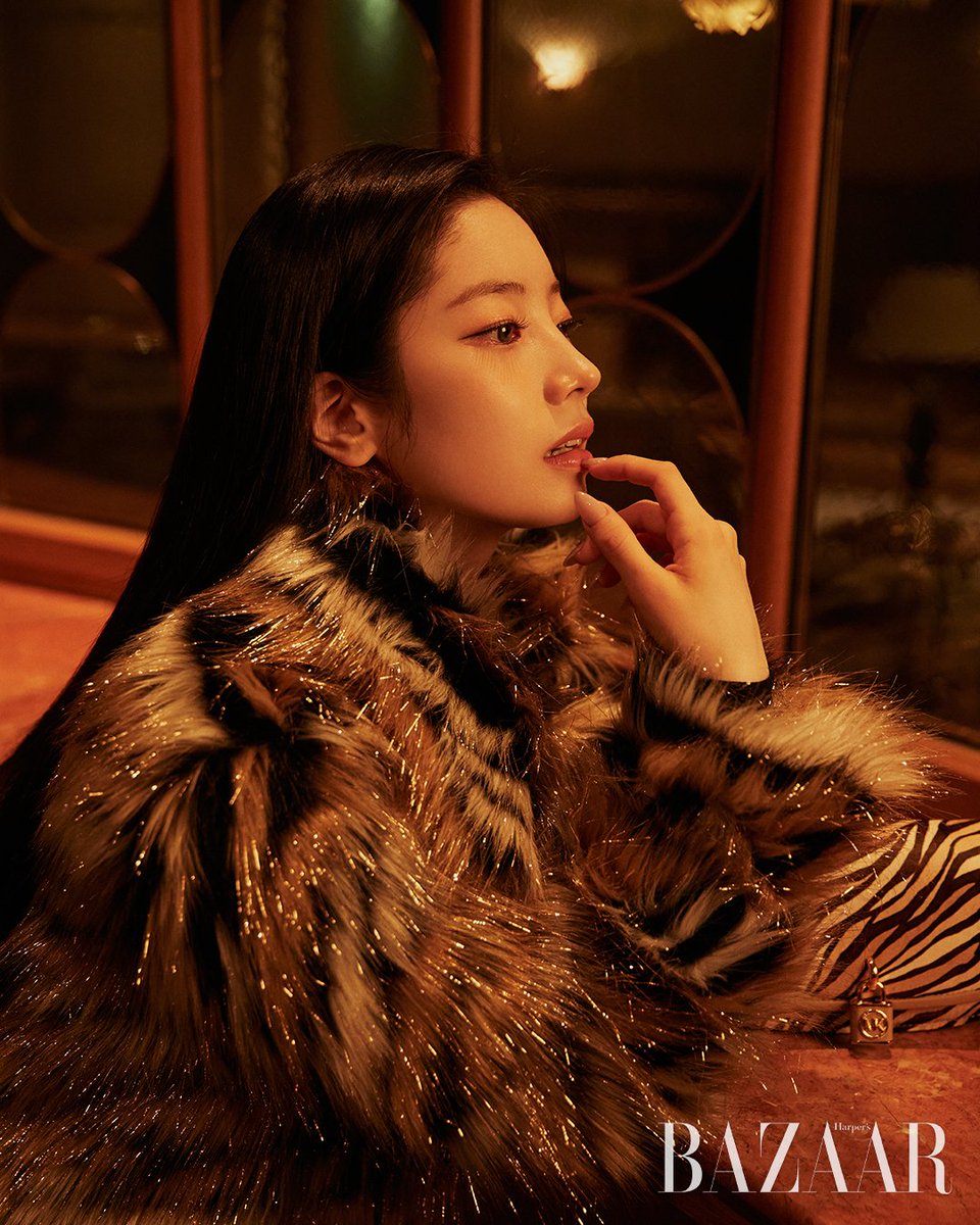 JYPETWICE's tweet photo. DAHYUN &amp; Harper's BAZAAR Korea &amp; MICHAEL KORS

https://t.co/gLPcgqy9oR

#TWICE #트와이스 #DAHYUN #다현 #BAZAARKorea #MICHAELKORS #광고 https://t.co/U5v1SKtaJk