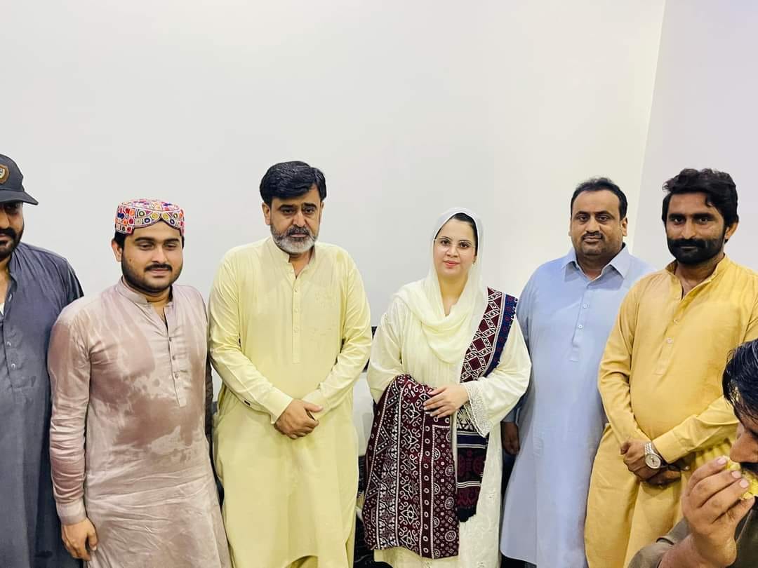 OfRubab's tweet photo. کنڈیارو 
سندھ کی بھادر بیٹی ام رباب چانڈیو نے کنڈیارو پنہنچ کر حاجی ندیم اور کامران کوسو کے والد محترم کے انتقال پر تعزیت کی _
#سندھ_کی_بہادر_بیٹی https://t.co/PyRo5NGkkz