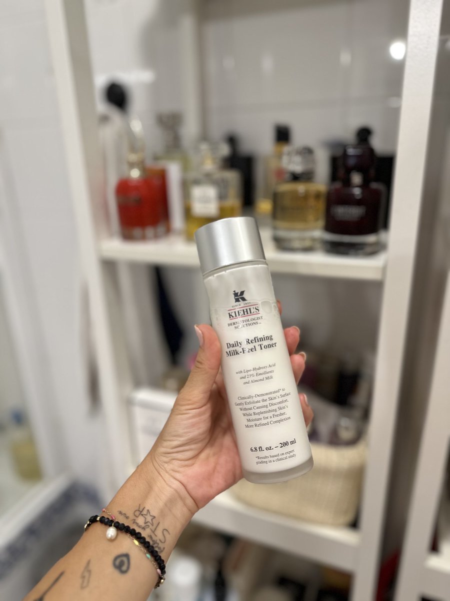 Me encanta esta loción de ⁦@KiehlsSpain⁩ Es una de mis favoritas. Contiene leche de almendras y lipo hidroxiácido. Realiza una exfoliación súper ligera. Me deja la piel con mucha luz. ¿La conocíais?