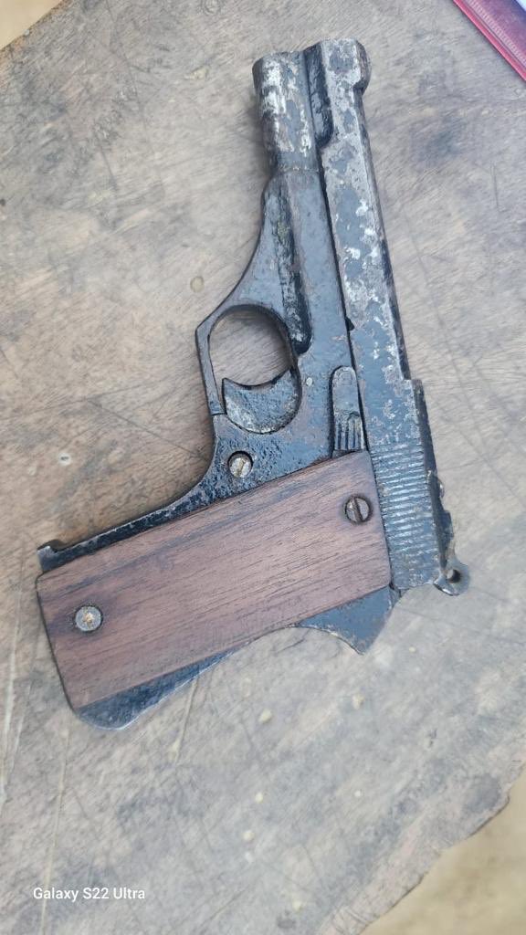 lrbishnoiips's tweet photo. Vigilant @MeghalayaPolice foils unlawful arms possession!
Acting on credible input @wghpolice executed a successful ops at Kerapara. Recovered pistol,ammo and nabbed one person.Pursuit underway to apprehend his associates
Well done team!
@SangmaConrad 
@PIBShillong 
@proshillong https://t.co/zXWoSxNeOh