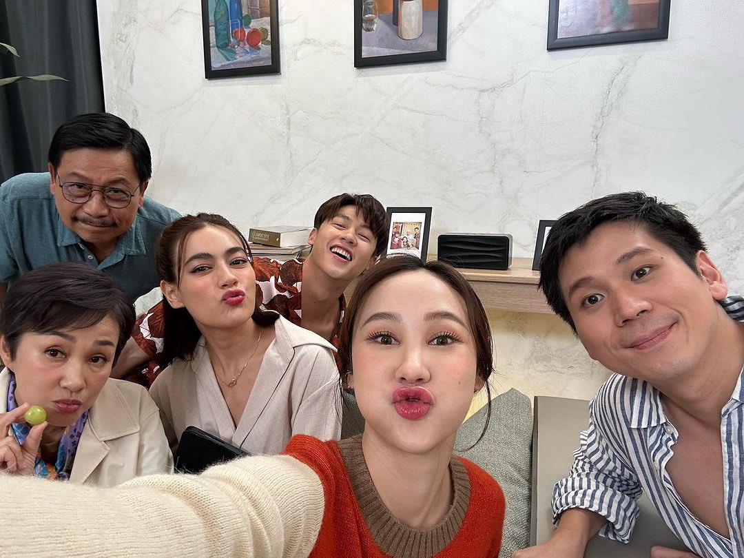 Cayla_Iris's tweet photo. ￼ครอบครัว ใน  MarkKim + Chef  👩‍🍳👨‍🍳

Ep แรกกับเชฟป้อม😊

 ……
mmiiang
⚠️⚠️ เตือนแล้วนะ ⚠️⚠️
#markkimandchef #hbogo https://t.co/kCavVYS7lu