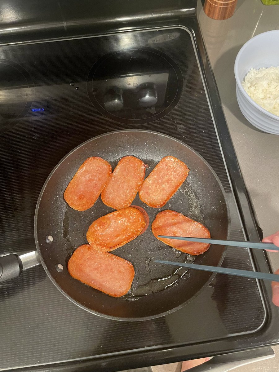 BussinJakey's tweet photo. spam and rice kinda night https://t.co/0lr0qBVXWw