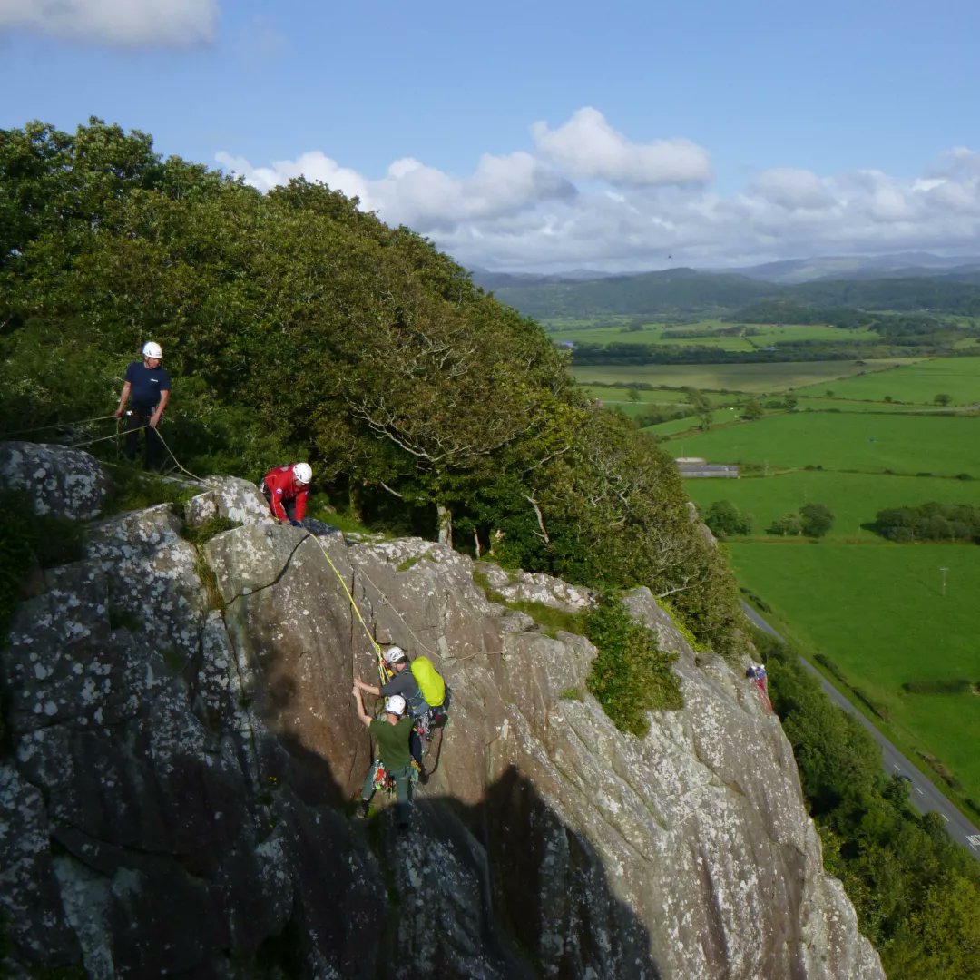 Galwad.
𝐂𝐚𝐥𝐥𝐨𝐮𝐭.

Dringwr wedi disgyn ar graig Bwlch y Moch, Tremadog ddydd Sul.
𝐀 𝐟𝐚𝐥𝐥𝐞𝐧 𝐜𝐥𝐢𝐦𝐛𝐞𝐫 𝐨𝐧 𝐂𝐫𝐚𝐢𝐠 𝐁𝐰𝐥𝐜𝐡 𝐲 𝐌𝐨𝐜𝐡, 𝐓𝐫𝐞𝐦𝐚𝐝𝐨𝐠 𝐨𝐧 𝐒𝐮𝐧𝐝𝐚𝐲.