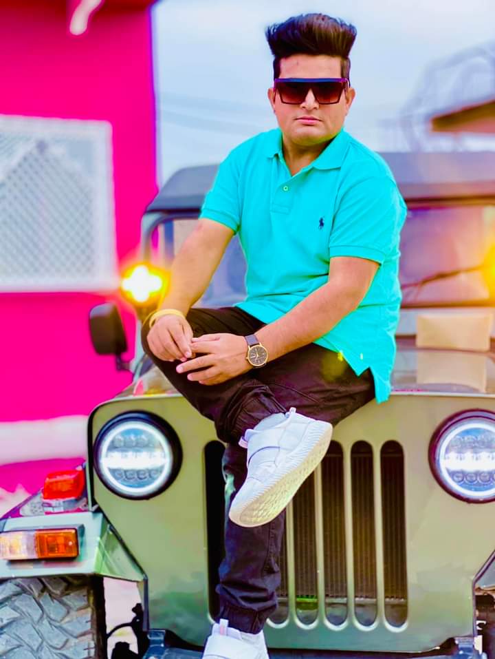 काबिलियत हो तो कोई सा भी मुकाम हासिल किया जा सकता है इस कहावत को साबित करने वाले नाटे कद के हरियाणवी सिंगर राजू पंजाबी का निधन😓
भगवान उनकी आत्मा को शान्ति दे 🙏
#Raju_punjabi 
#राजूपंजबी