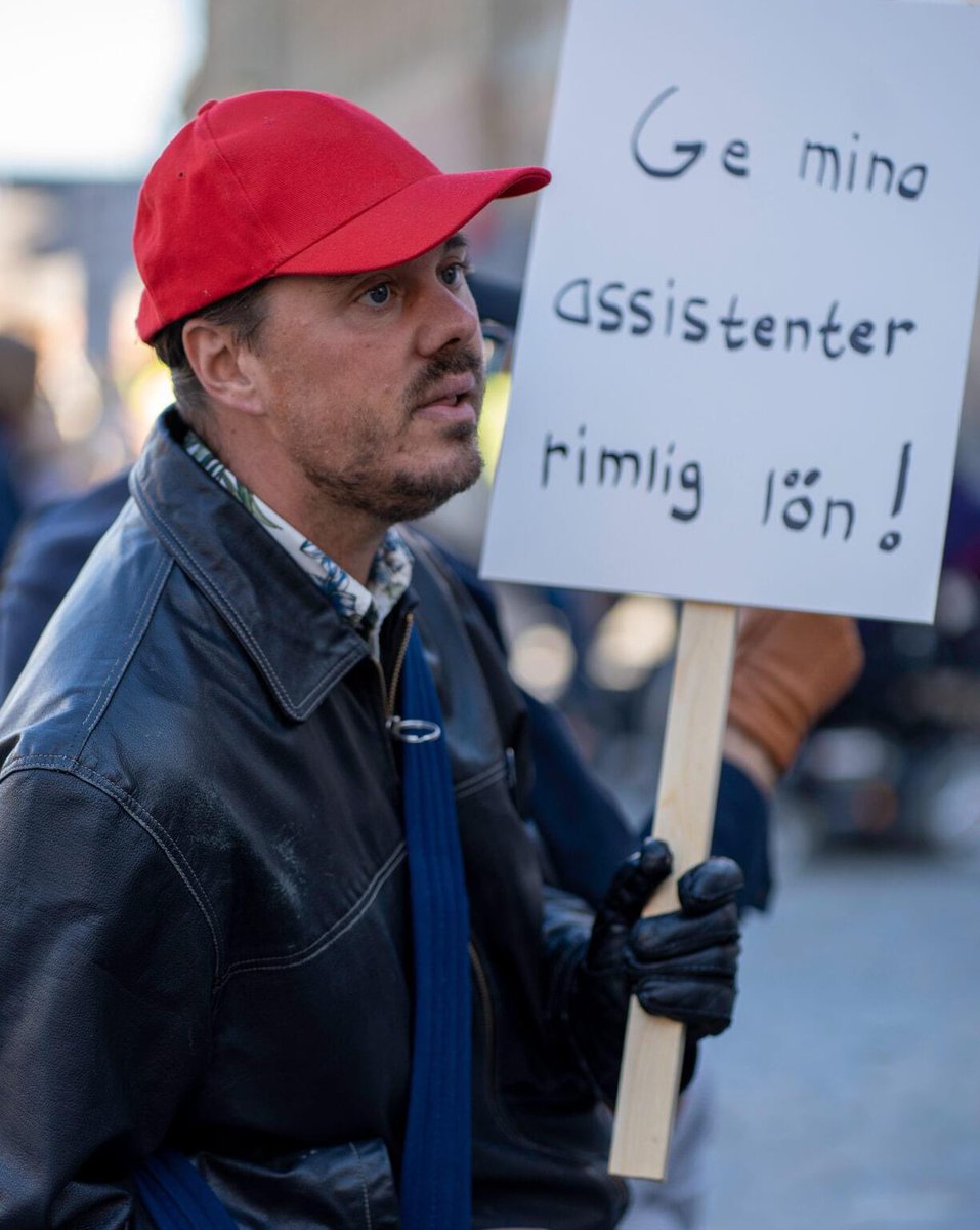 Nu måste den statliga assistansersättningen höjas!

Klicka på den här länken och läs hur du kan hjälpa till genom att skicka ett mejl till regeringen: rimligavillkor.se/regeringen/