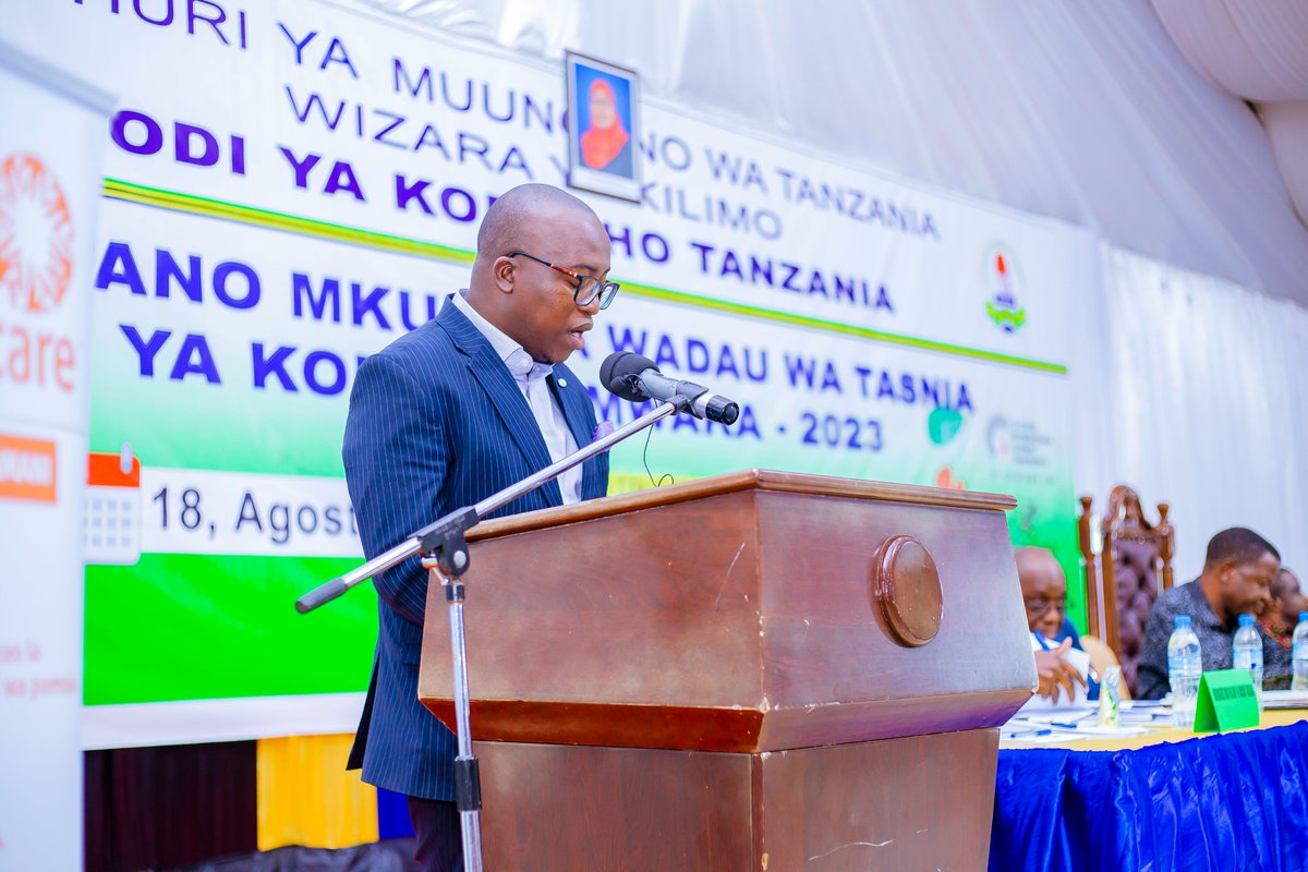 CARETanzania's tweet photo. Adding a spark of distinction was the presence of the Deputy Minister of Agriculture, Hon. Antony Mavunde. His passionate emphasis on continued collaboration to empower cashew farmers with education, capital, and amplified crop value echoes our own dedication.
#CARETanzania https://t.co/1Q26GStxV2