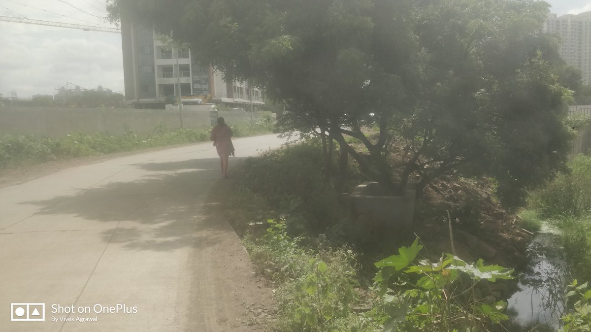 vicviv87's tweet photo. @PMCPune @mohol_murlidhar @CPPuneCity @suniltingre 
Need your prompt attention for speed breaker and road edge safety barricades.. https://t.co/zcgimjHCtU