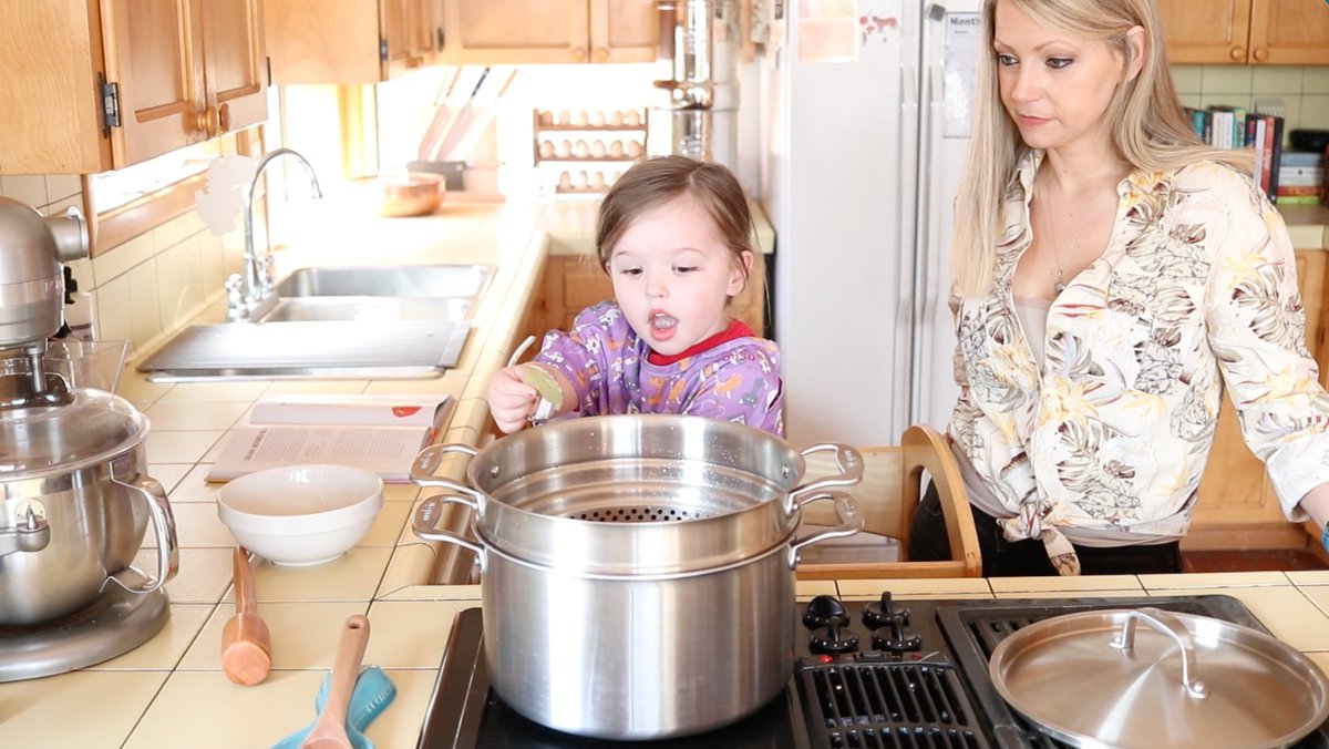 HappyHomesCool's tweet photo. Creamy Refried #Beans from Flavor + Us #cookbook using @RanchoGordo pinto beans and machacadora. Lots of fun & something to watch out for:
#affiliate
https://t.co/rcp15i8guO
#cooking #CookWithKids #PintoBeans #homeschool #preschool https://t.co/Ft5Y0SGaCn