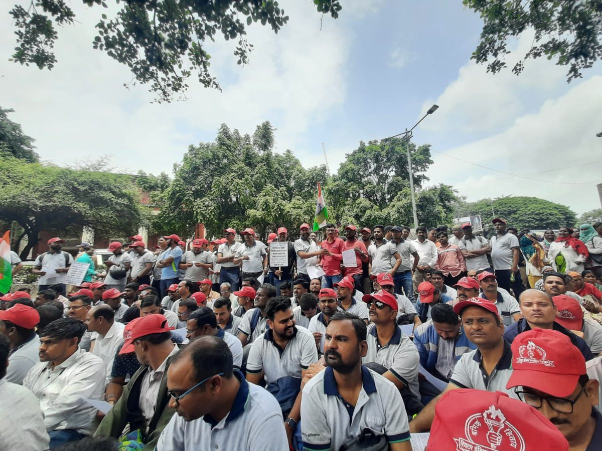 RIEF2021's tweet photo. @swissinfo_en, @SRF, @RTSinfo, @nau_live, and @20min
our dedication to Rieter India's success spans over 10 years, where we've exemplified skill and expertise. It's with heavy hearts that we announce a strike for fairness against unjust management decisions. #StandForFairness https://t.co/GVq3ggzkim