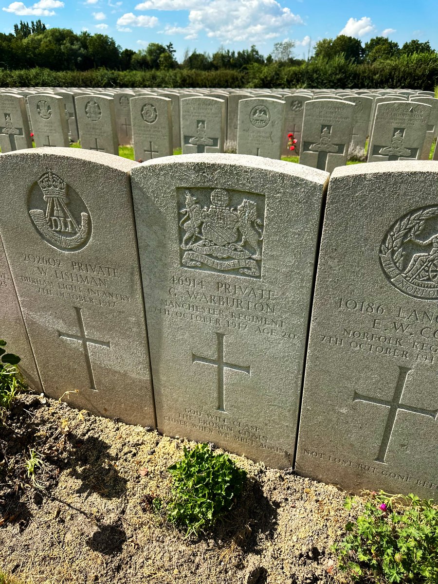 KSCWar's tweet photo. Visited some 24/Manchester Regiment (Oldham or ‘Cotton Town’ Comrades’) graves, all men in Mr Walsh’s unit, one at Godewaersvelde and two at The Huts cemeteries. 3/3  @kingschester @kingsalumni @KingsSchoolHead https://t.co/6YefW0a1aL