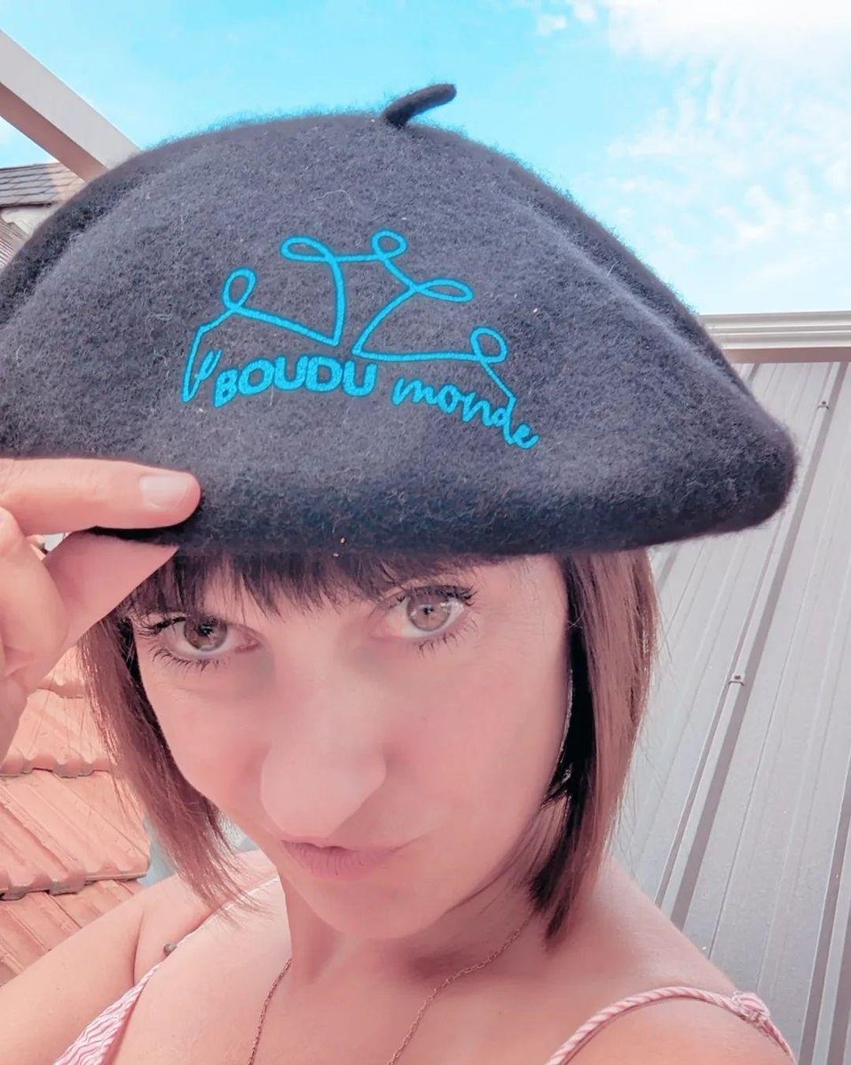 Bon, le timing n'est pas super et j'aurais plutôt dû miser sur la casquette mais... mon béret sérigraphié est laaaaa ! 🤩
Neuf, fier, et prêt à mener le mouvement lors des sorties touristiques et stages photos ! 😎

🙏 Merci Iris de Dahu Édition à Aspet ! 
#occitanie #pyrenees