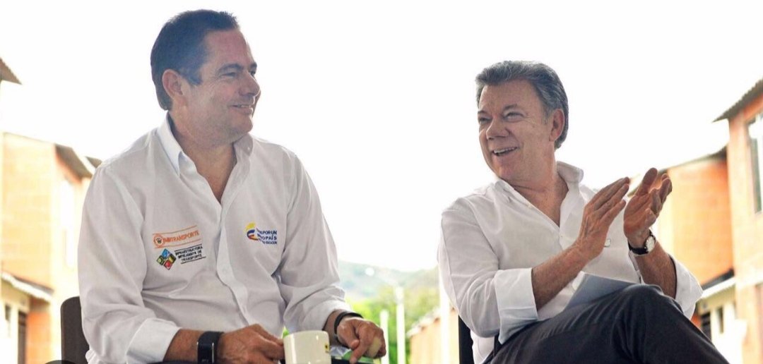 isabel1975rami1's tweet photo. Para preguntarle a estos sinvergüenzas dónde está el dinero de Isagen o solo quedó convertida en puentes caídos y sus bolsillos millonarios #LadronesDeColombia
#SaqueronElErario
#NoMasLadrones
#Coruptos
#GenteDeBien
#Atenidos
#NosRobaronEcopetrol https://t.co/J9gMM824yn