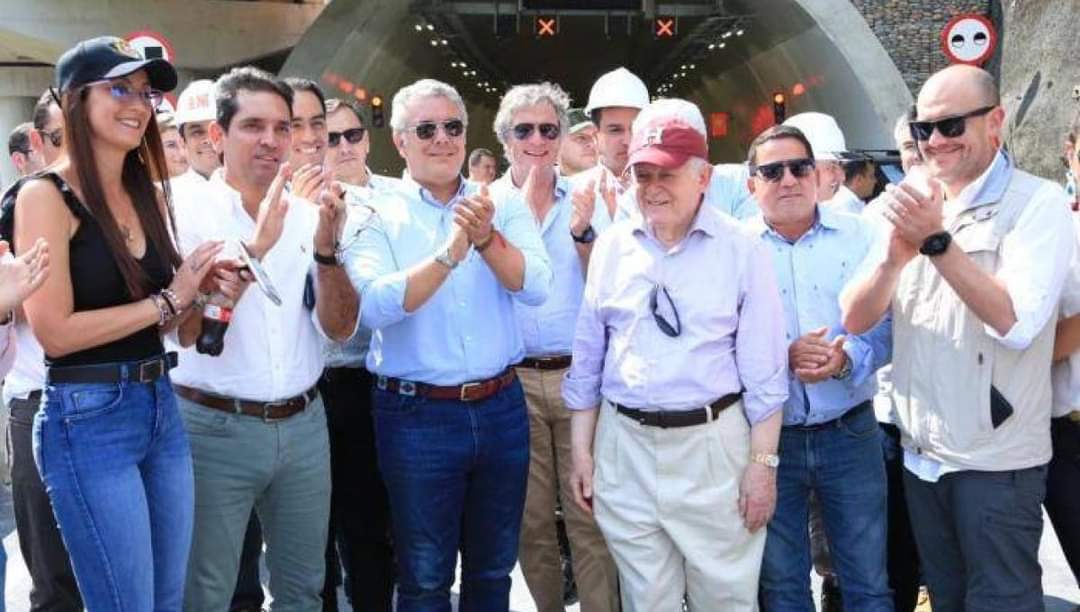 isabel1975rami1's tweet photo. Para preguntarle a estos sinvergüenzas dónde está el dinero de Isagen o solo quedó convertida en puentes caídos y sus bolsillos millonarios #LadronesDeColombia
#SaqueronElErario
#NoMasLadrones
#Coruptos
#GenteDeBien
#Atenidos
#NosRobaronEcopetrol https://t.co/J9gMM824yn