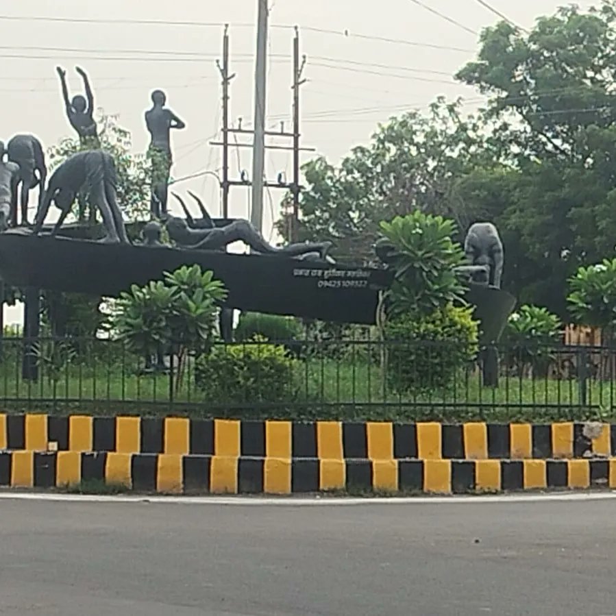 GwaliorGMC's tweet image. Ulb code 802100
ग्वालियर के साफ स्वच्छ और सुंदर चौराहे। नगर निगम द्वारा शहर को सुंदर बनाने के लिए सभी चौराहो को संवारा गया है।
@HardeepSPuri @Secretary_MoHUA  @MoHUA_India @SwachhBharatGov @SwachSurvekshan @bharatyadavias
@RoopaMishra77 @smartgwalior