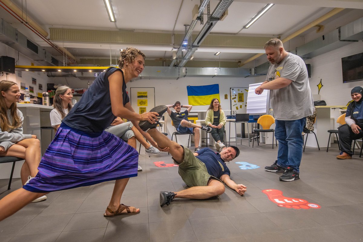 bvb_lernzentrum's tweet photo. Vielen Dank an @Spiritoffootball & die Regionale Netzstelle für Nachhaltigkeitsstrategien für die abwechslungsreiche und informative Einführung in die 17 Ziele für nachhaltige Entwicklung der UN.
#FutureBall in Dortmund hat gerockt! https://t.co/Mfg0XaeyDD
