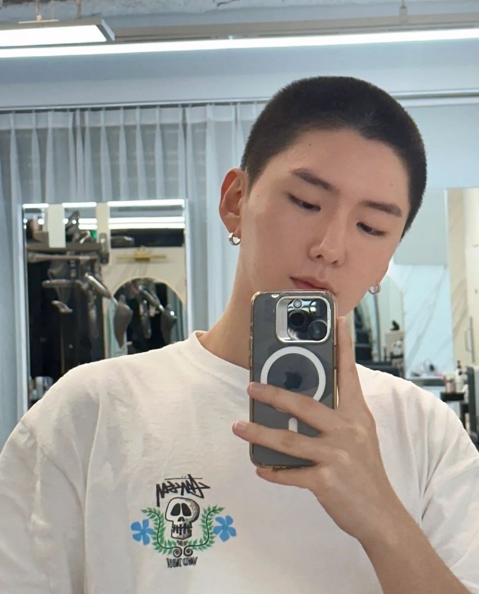 kihyunsunrise's tweet photo. my forever love, i will miss you so much. you are gonna do well and this year and a half will go faster than we think. serve well and come back safely to us, i will be here to tell you "i've waited for you" when the time comes. 

i love you so much, let's meet soon again ❤️ https://t.co/Ep5xHMfkcJ