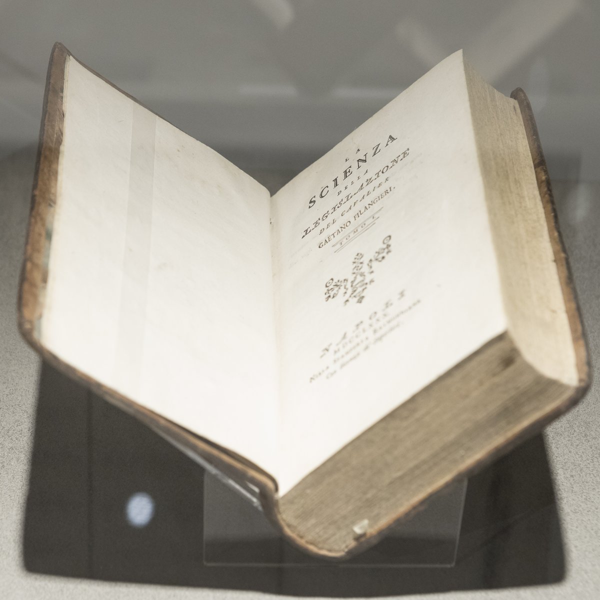 SenatoStampa's tweet photo. Gaetano #Filangieri (#22agosto 1753 – 21 luglio 1788) è stato un giurista e pensatore italiano del XVIII secolo di fama internazionale 📸📚La sua “La scienza della legislazione” tra i “Libri che hanno fatto l'Europa” in mostra a #PalazzoMadama  nel 2017 https://t.co/e9YKrvaiOL https://t.co/AHBHD0d8JS