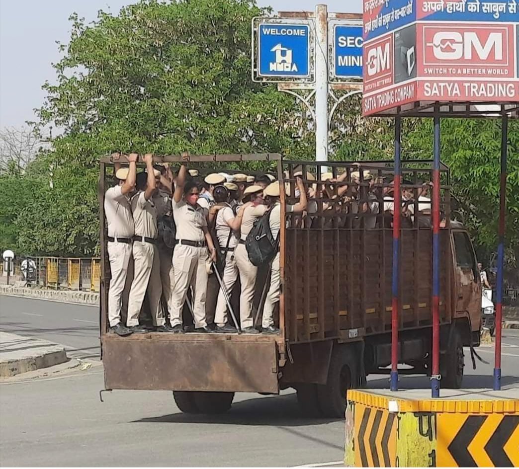 negi_umed1298's tweet photo. #बेसहाराहरियाणापुलिस
आंखो मे निंद न दिल मे करार,
ये मोहब्बत नही Police कि नौकरी है मेरे यार। हरियाणा पुलिस https://t.co/PWVvPRPTYL