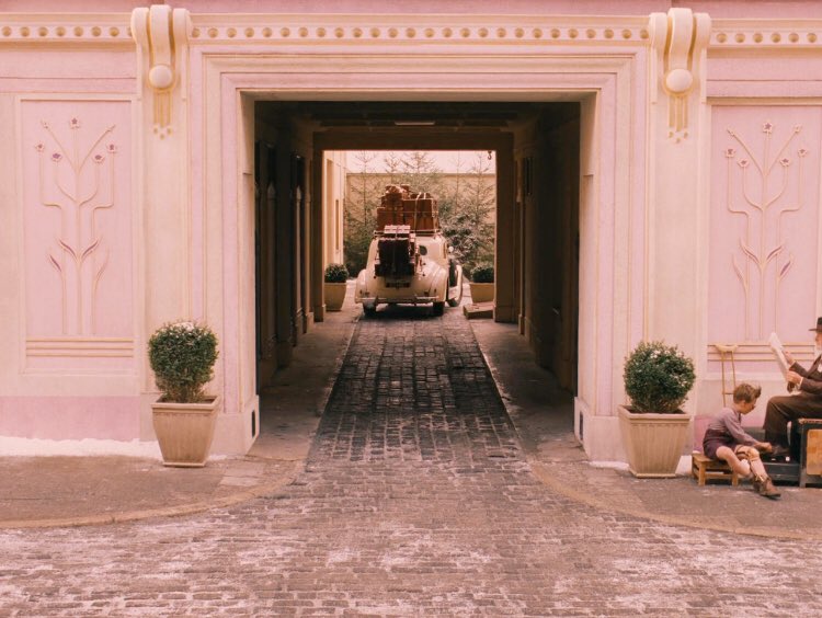 TheCinesthetic's tweet photo. The Grand Budapest Hotel (2014) dir. Wes Anderson https://t.co/FftoQsVPR4