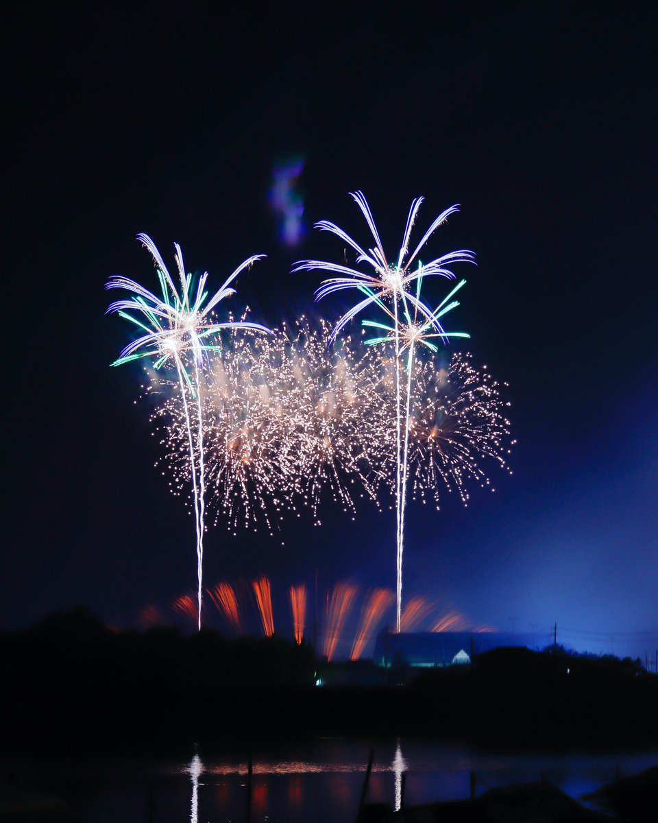 jtwaG46's tweet photo. 夏最後の花火大会！🎆
風がなさすぎて煙が止まっちゃってる写真ばかりだけどタグ見たら上手い方ばかりで言い訳だなと実感…

#firework
#花火大会 https://t.co/kqKIN3y8a0
