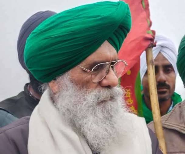किसान नेताओं व किसान यूनियनो के फेसबुक व ट्वीटर अकाउंट उड़ा दिए गए,हरियाणा व पंजाब पुलिस मिलकर किसानों को चंडीगढ़ जाने से रोक रही है।लाठीचार्ज में एक किसान की मौत हो गई।किसानों के खिलाफ सब मिले हुए है जी..!
<a href="/GaonSavera/">Gaon Savera</a> 
<a href="/RakeshTikaitBKU/">Rakesh Tikait</a>