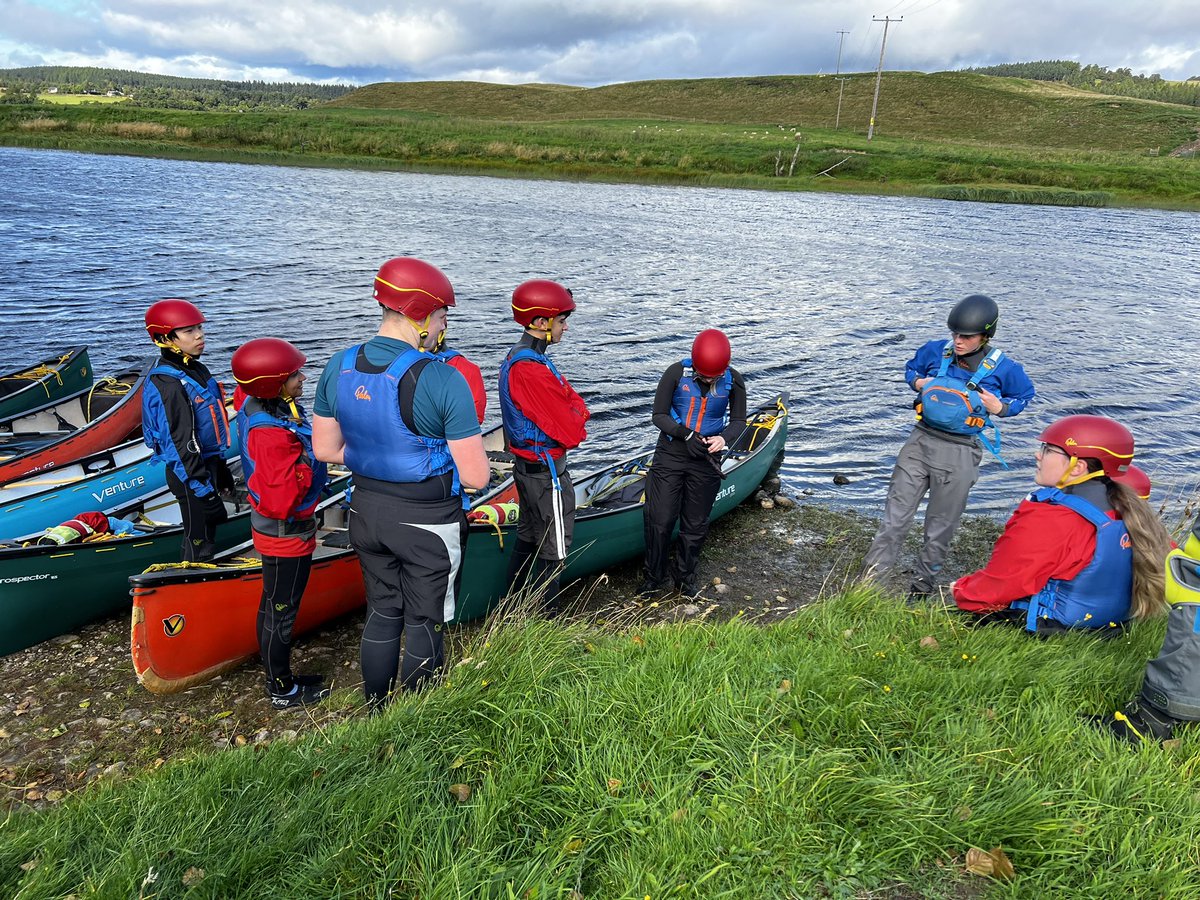 Our Gold canoe group heading off on day 1 of their @DofENorth qualifying expedition. 🤞 the wind maintains this direction. Very wet and windy at camp last night but the group are in good spirits @Philip_Britton @LynneDKyle @nfordteacher #BoltonExplore #BoltonOutdoor