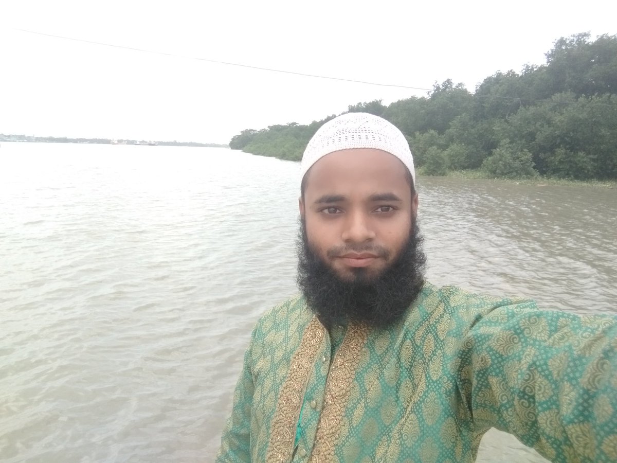 On the way to Morelganj, I missed the ferry on the Pan Guchi river and then I am crossing Kheya.