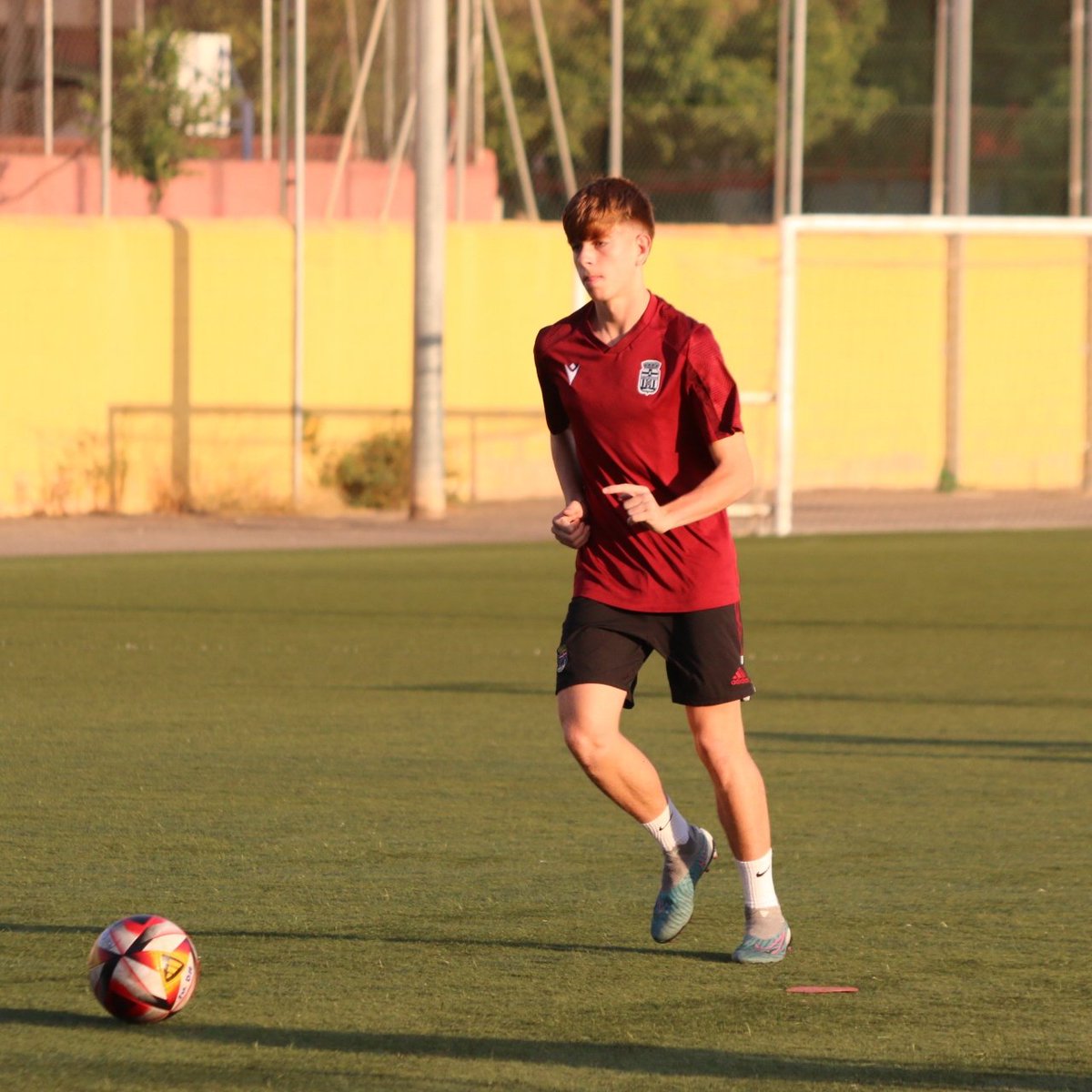 FCC_Cantera's tweet photo. JUVENIL A | Ya tenemos a los chicos de @Garnes8 preparando el inicio de temporada en Ciudad Jardín 🏳️🏴

#CanteraAlbinegra https://t.co/5BjQyrhWtS