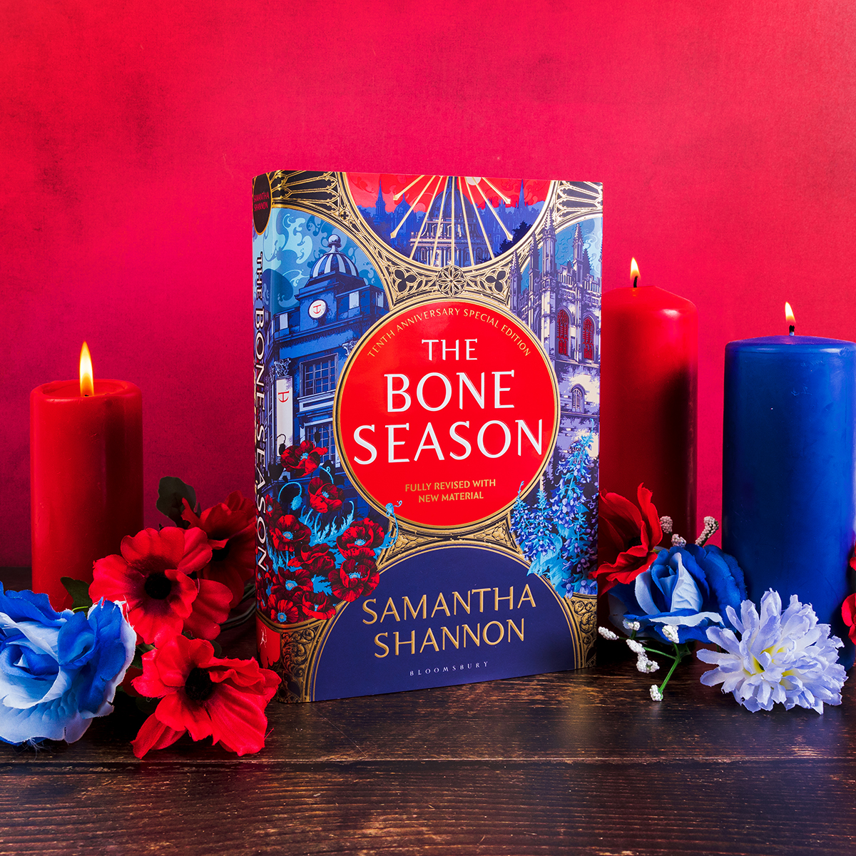 say_shannon's tweet image. Welcome to Scion. No safer place...

Happy publication day to the lavishly reimagined tenth anniversary edition of THE BONE SEASON! 🦋

We have FIVE beautiful hardback copies to give away; just reply with your favourite Bone Season character for your chance to win! ⬇️