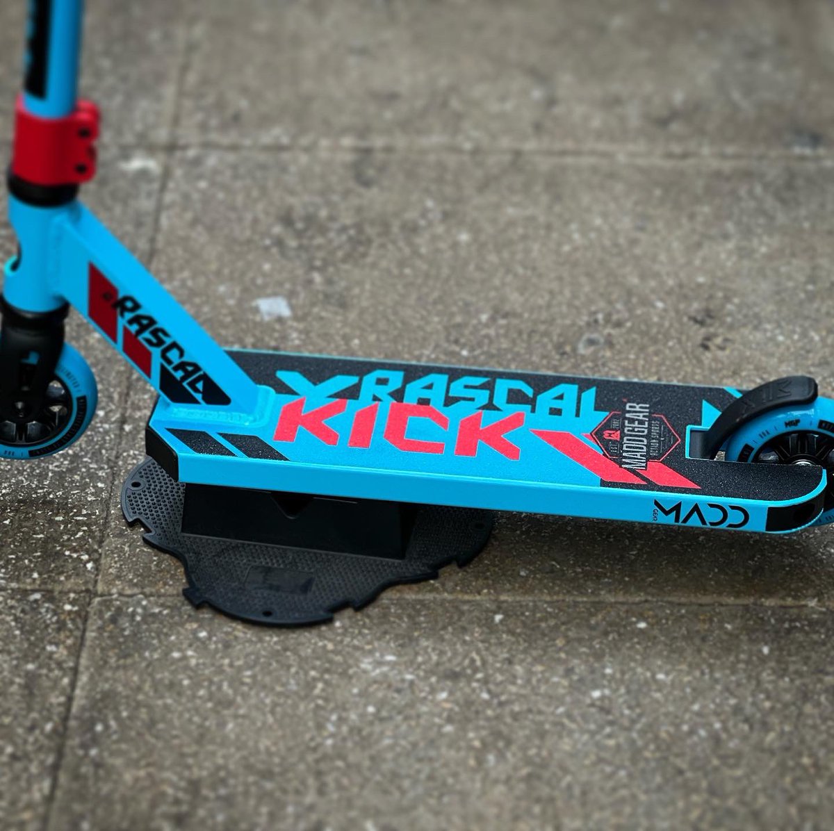RollBackWorld's tweet image. YOU LITTLE RIPPER!
MGP KICK Rascal Stunt Scooter for our Young-Starz👌🏾😎

Everyone comes with us!
“do-something-different”

Available for only £70. 
rollbackworld.com
.
#rollbackworld #id2 #bedford #scootscootbangbang #supportlocal #scootershop