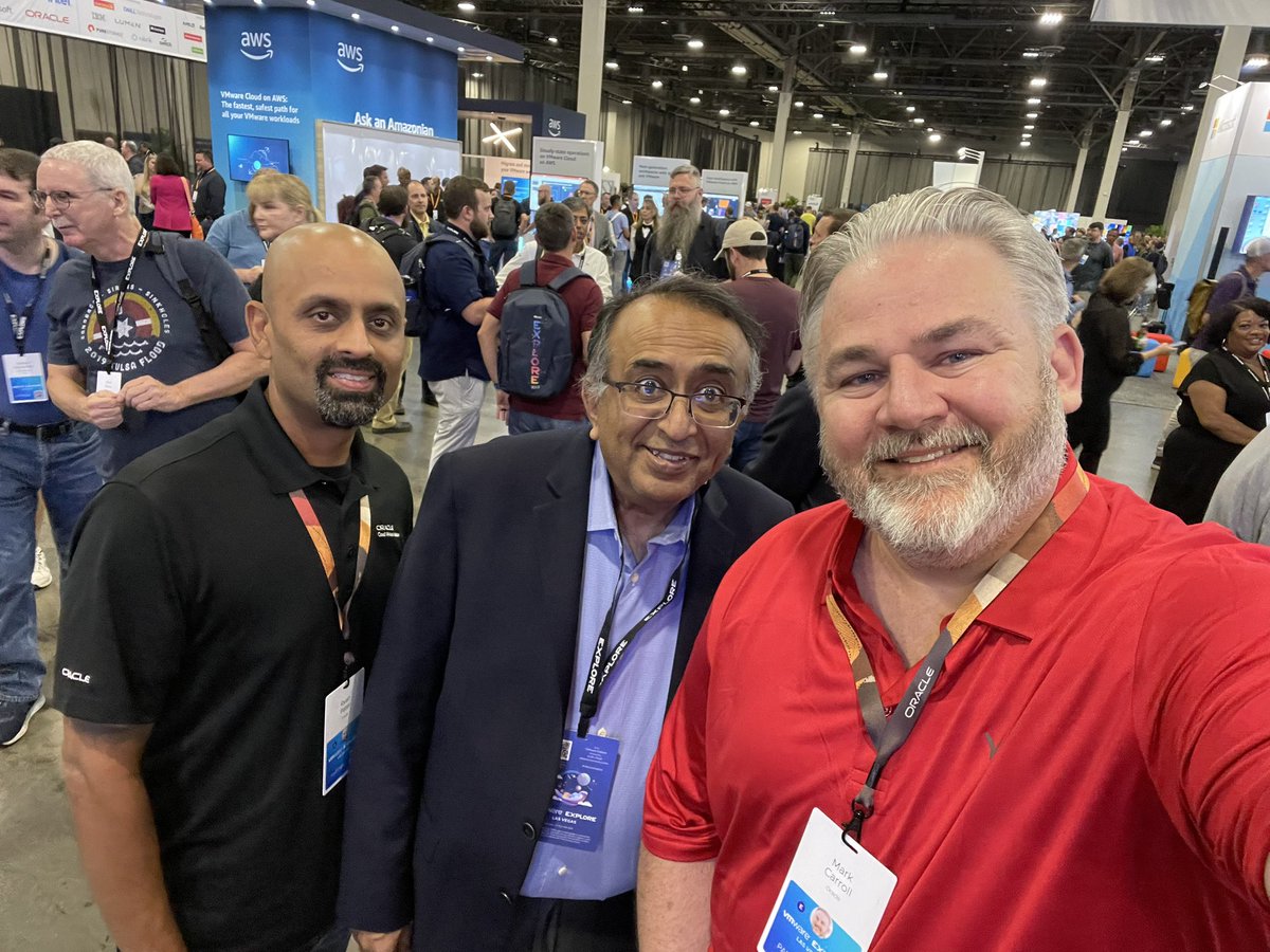 vmMark's tweet image. Expo booth opened for 2 minutes, and who rushed to meet me? None other than Raghu! @VMwareExplore