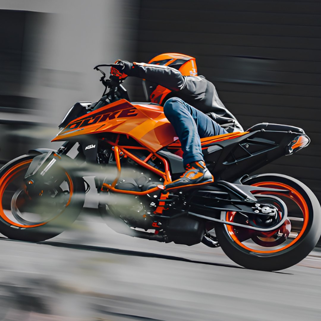 odmag's tweet photo. ➤320mm Front single Disc with new brake calipers
➤Whellbase also is a bit longer than before
➤Lighter Alloy wheels
➤New Display with BlueTooth connectivity

Stay tuned for the full details when KTM reveals them today!
@ktm_india #Duke390 #KTM #newduke #MY2024 #ktm390duke #ktm https://t.co/wiYYj908te