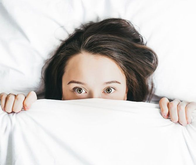 rediffGURUS's tweet photo. You're in bed, ready for the day to end.
3 hours later, you are still awake, counting sheep.
#SleeplessNights cause many health issues.
So how can you get a good night's #sleep?
#rediffGURU Dr Ashit Hegde has some tips: https://t.co/xT0R8nReT7

Pic: Alexandra Gorn/Unsplash.co https://t.co/LERL8bGa87