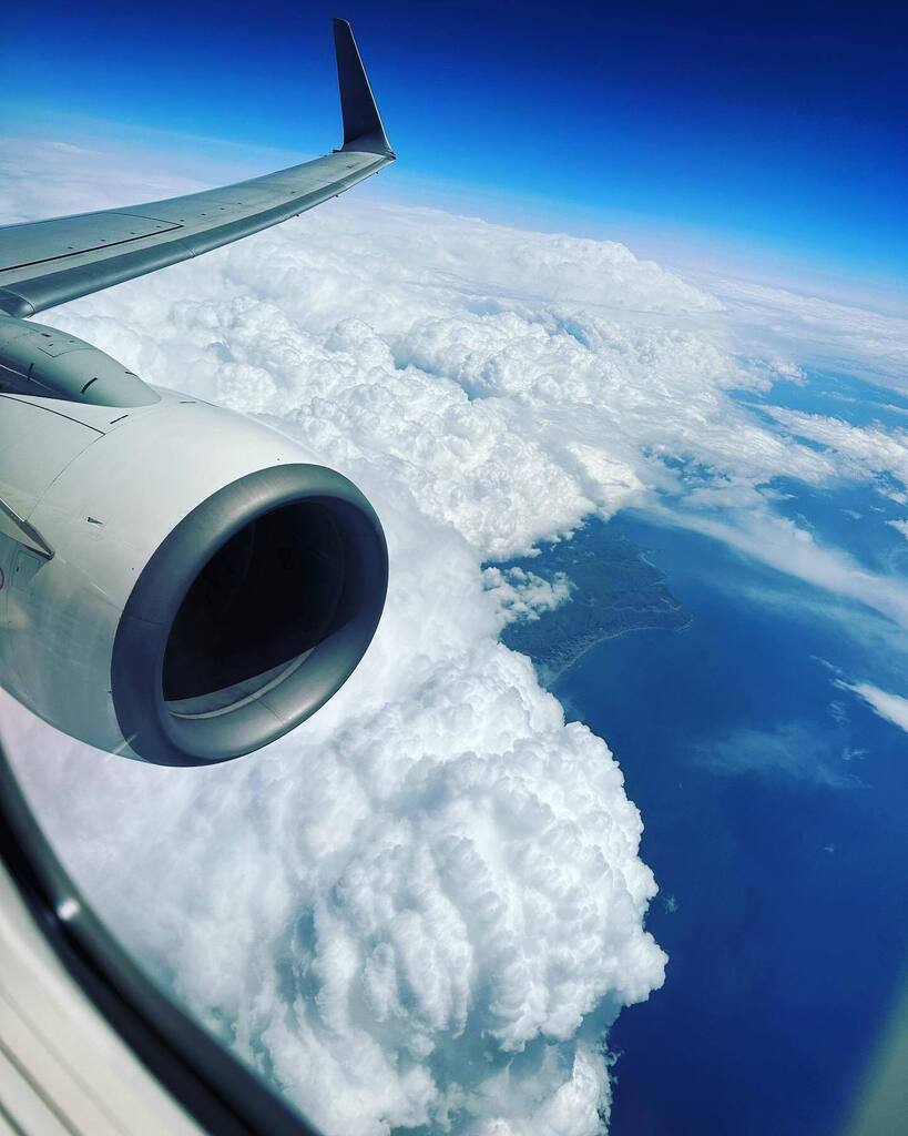 TravelerKOM's tweet photo. 雲が厚い😀
#機上風景 #flightview
#ソラマニ_ヒコーキ #ソラマニ_マドカラ
#飛行機で元気になろう #インスタ旅日記 https://t.co/6ogMF9Q6DE