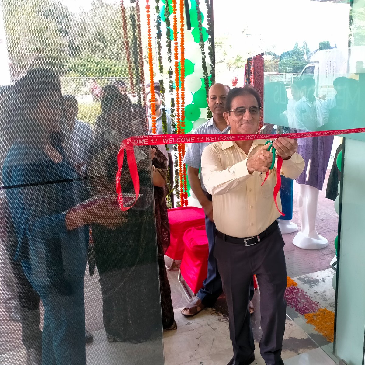 MetropolisLab's tweet photo. As India’s premier diagnostic service provider, we're dedicated to bringing cutting-edge diagnostic technologies closer to you. It is our pleasure to announce the opening of a brand new diagnostic testing centre in Rohini, Delhi

#LabLaunch #MetropolisLabs #Healthcare https://t.co/rGz7d5rhj0