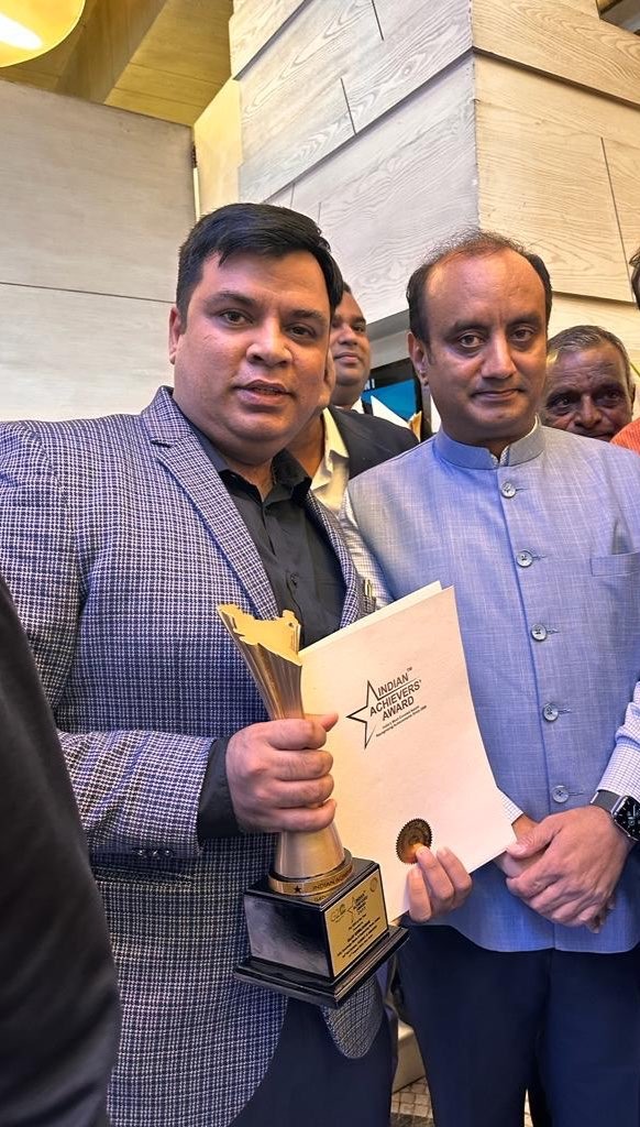 KnowledgeMarin1's tweet photo. Delighted to share that our CEO Mr. Sujay was honored with the prestigious CEO of the Year 2023 award at the Indian Achievers Forum. The event witnessed the gracious presence of distinguished international and national personalities. 
#KMEW
#KnowledgeMarine https://t.co/P2YMo7xklC