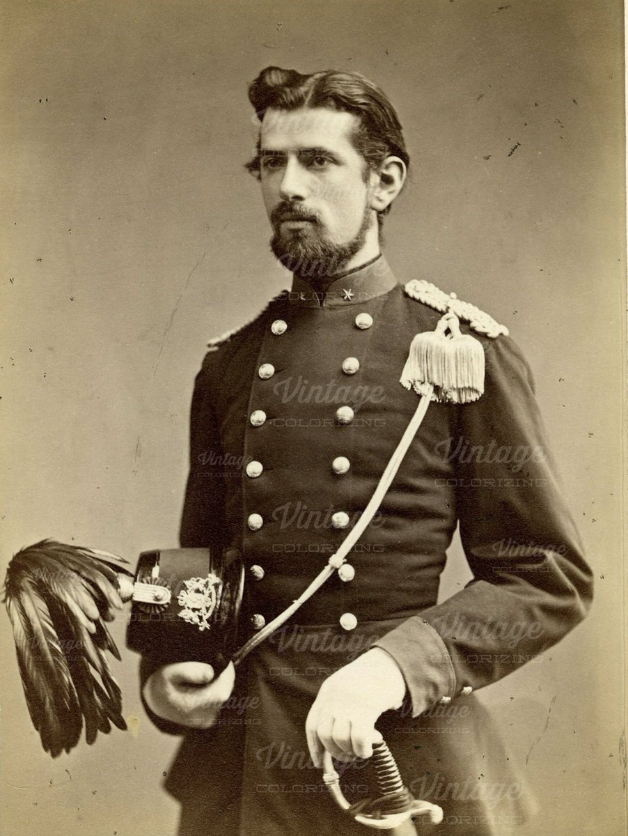 Colorizer2's tweet image. Zie hoe levendig deze 151 jaar (!) oude portretfoto van een luitenant in het Nederlandse leger uit 1872 is. Geschiedenis komt tot leven met kleur! 🎨 

#Landmacht #Soldaat #Geschiedenis #IngekleurdeFoto #Historie 

Voor meer foto’s 👉🏼 vintagecolorizing.com