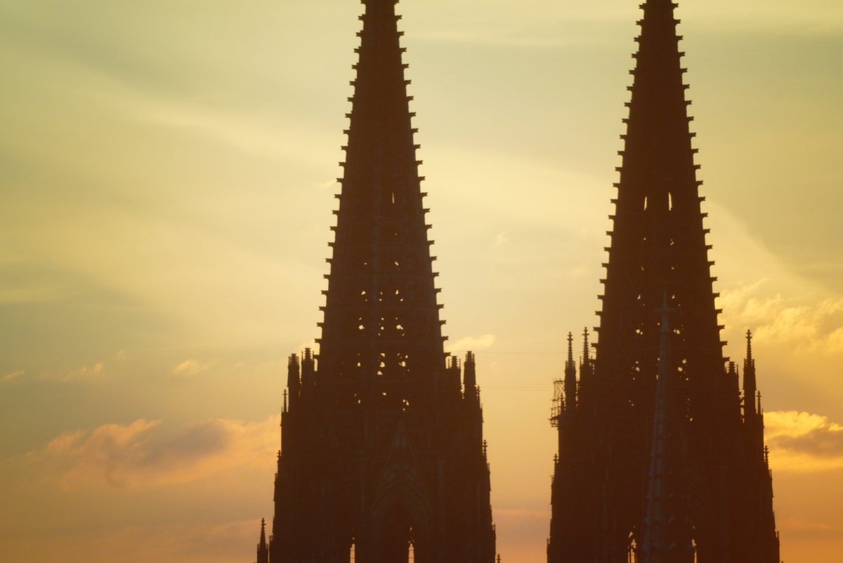 ATOMAR_'s tweet photo. Heute Nacht in #Köln übernachtet mit Blick auf den #KölnerDom. https://t.co/fvZdrvPK9Y