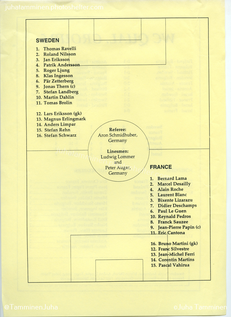TamminenJuha's tweet photo. It's not always easy to take photos of both teams before kick off, it's all over in seconds... Sweden v France, 22 August 1993 at Råsunda Stadium of Solna - or Stockholm. #SWEvFRA #USA94 #Svenskfotboll #LesBleus #Rasunda https://t.co/KwyGELNq8w