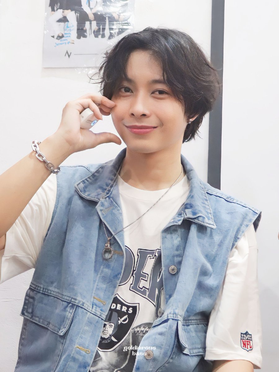 goldierous_bass's tweet photo. 230820 NEVEL FAN GATHERING
permisi kak, boleh minta waktunya seumur hidup?
#ADayWithNEVEL @JRavinscky https://t.co/QfN6WB9TF3