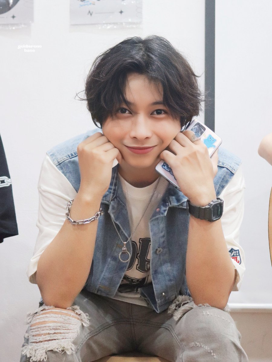goldierous_bass's tweet photo. 230820 NEVEL FAN GATHERING
permisi kak, boleh minta waktunya seumur hidup?
#ADayWithNEVEL @JRavinscky https://t.co/QfN6WB9TF3