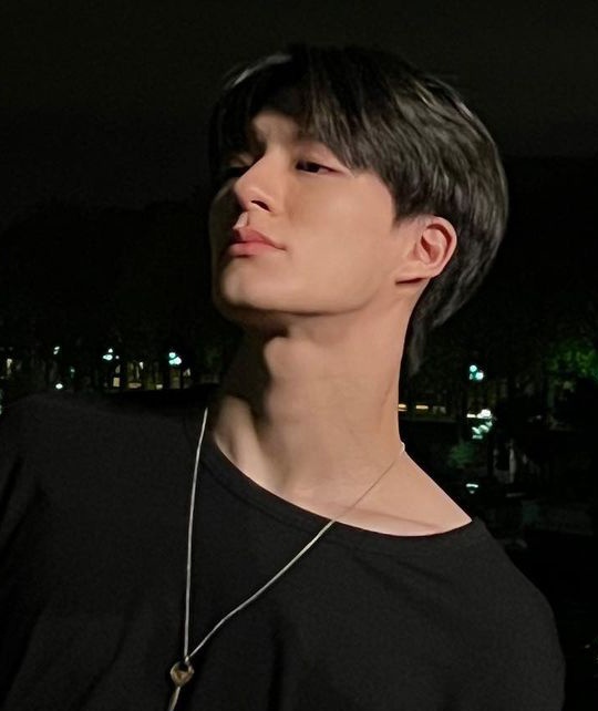 dakilangslut's tweet photo. i stan markno's neck from now awn. https://t.co/ekHPjF5DmS