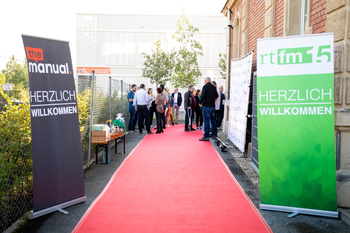 rt_fm's tweet image. 15 Jahre rtfm – was für eine Zeit! 🚀 Vielen Dank für die gute Zusammenarbeit in all den Jahren – verbunden mit der Frage „ist es denn wirklich schon so lange her?“ – ja, es ist! 
Danke Ihnen &amp;amp; Euch für die Glückwünsche per Mail, Telefon oder vor Ort! Auf die nächsten 15!