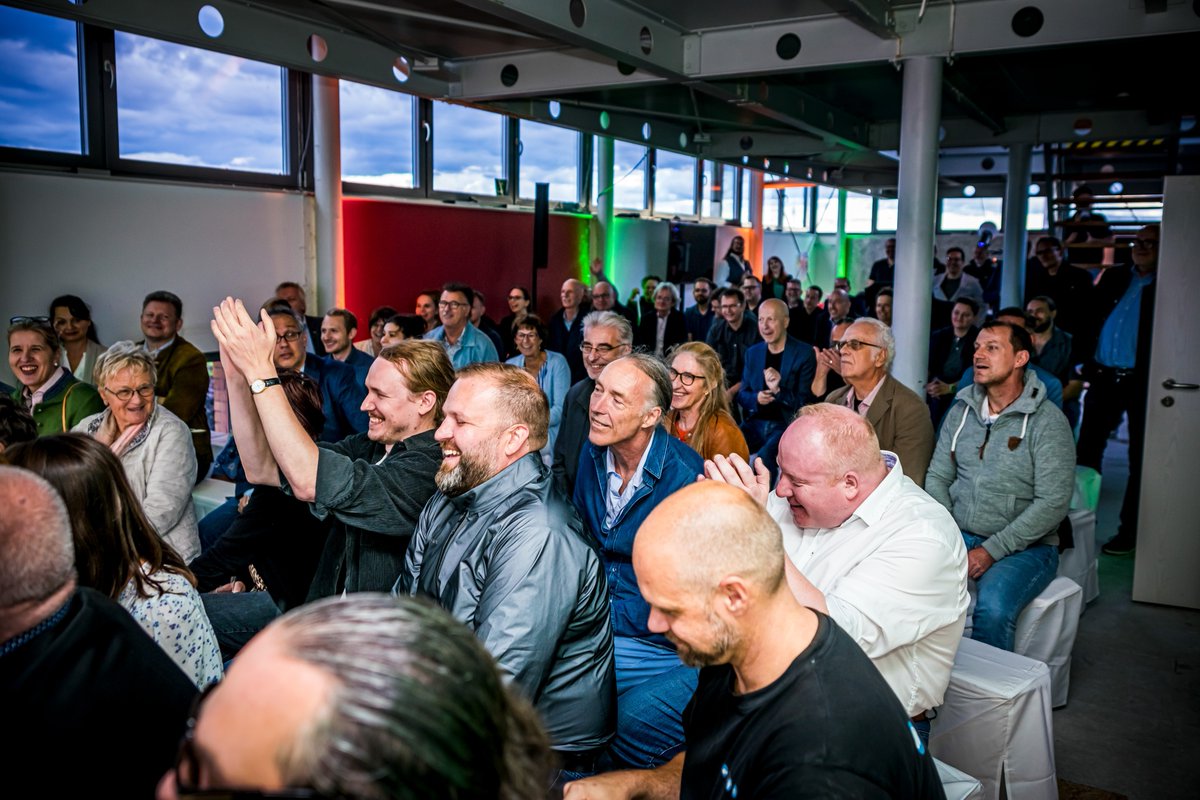 rt_fm's tweet image. 15 Jahre rtfm – was für eine Zeit! 🚀 Vielen Dank für die gute Zusammenarbeit in all den Jahren – verbunden mit der Frage „ist es denn wirklich schon so lange her?“ – ja, es ist! 
Danke Ihnen &amp;amp; Euch für die Glückwünsche per Mail, Telefon oder vor Ort! Auf die nächsten 15!