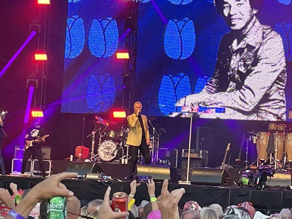 uppy1969's tweet photo. Home now after another fantastic Rewind Festival in Henley on Thames, with @matty1969m3 @Hunsy1969 highlights of the weekend were @TheTonyHadley @MarcAlmond and @ABCFRY absolute fantastic as they always put on a great performance
#RewindSouth #RewindFestival #80s #HenleyOnThames https://t.co/0iCjDen5if