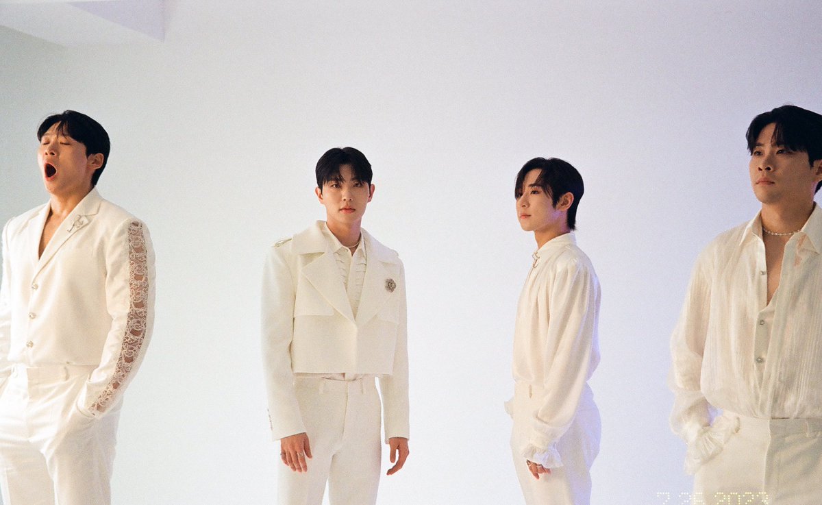#Lib_Moments✨
Shine Jacket Behind 

#Libelante #리베란테
#Shine #Libelante_Shine #샤인 
#김지훈 #진원 #정승원 #노현우
#KIMJIHOON #JINWON
#JUNGSEUNGWON #ROHHYUNWOO