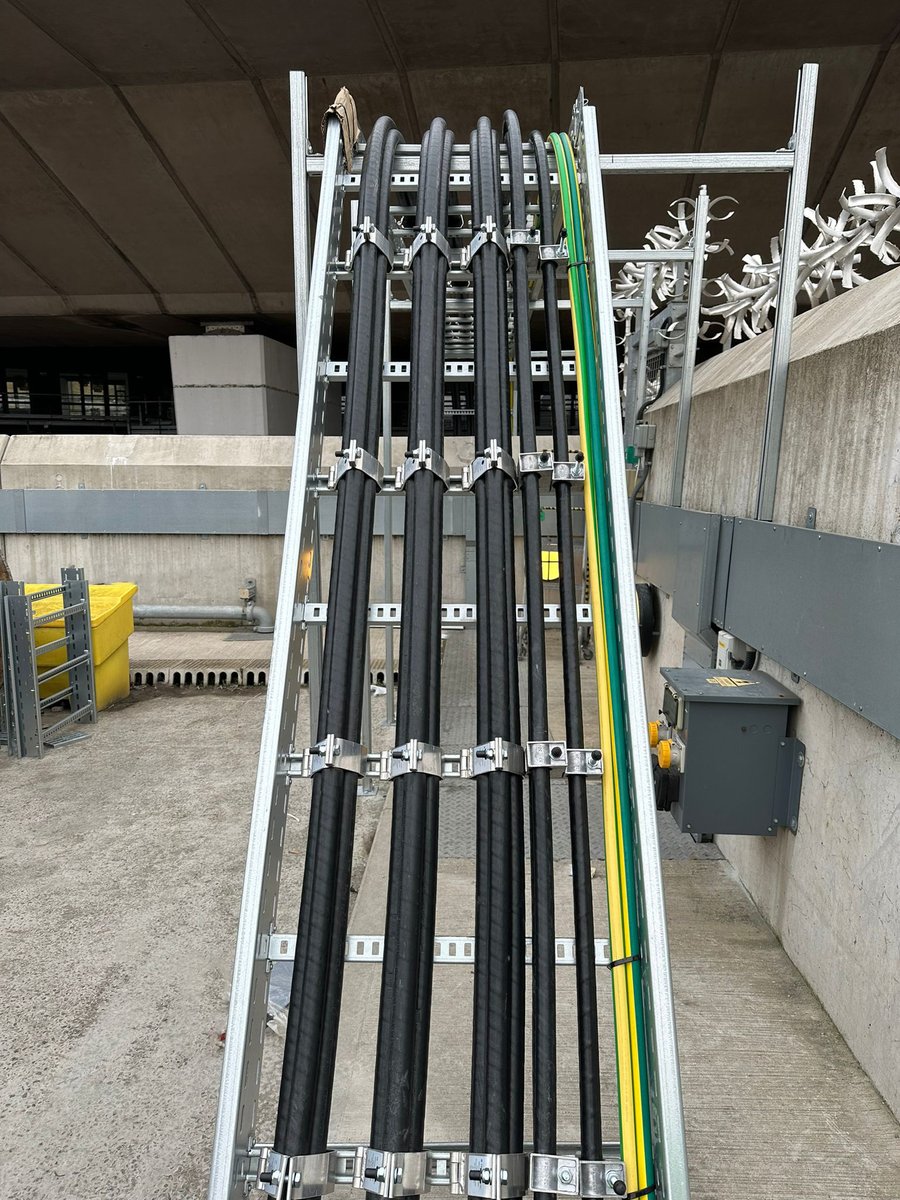 eSmartNetworks1's tweet photo. Our team were appointed to provide the capability for RATP Dev Transit London to run new electric bus routes from their Westbourne Park depot ⚡

Click the link below to check out the full case study 👇

https://t.co/TSWoSsr6qJ

#evcharging #evinfrastructure #chargingev https://t.co/wEtlc32Fhb