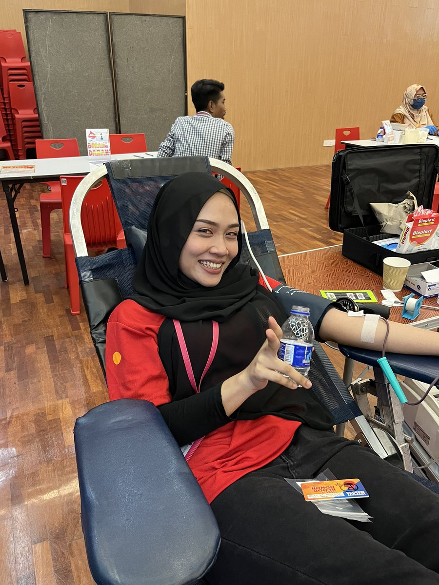 Jessicaaaaa980's tweet photo. One of our CityU student donor! https://t.co/VphKpXpwBV