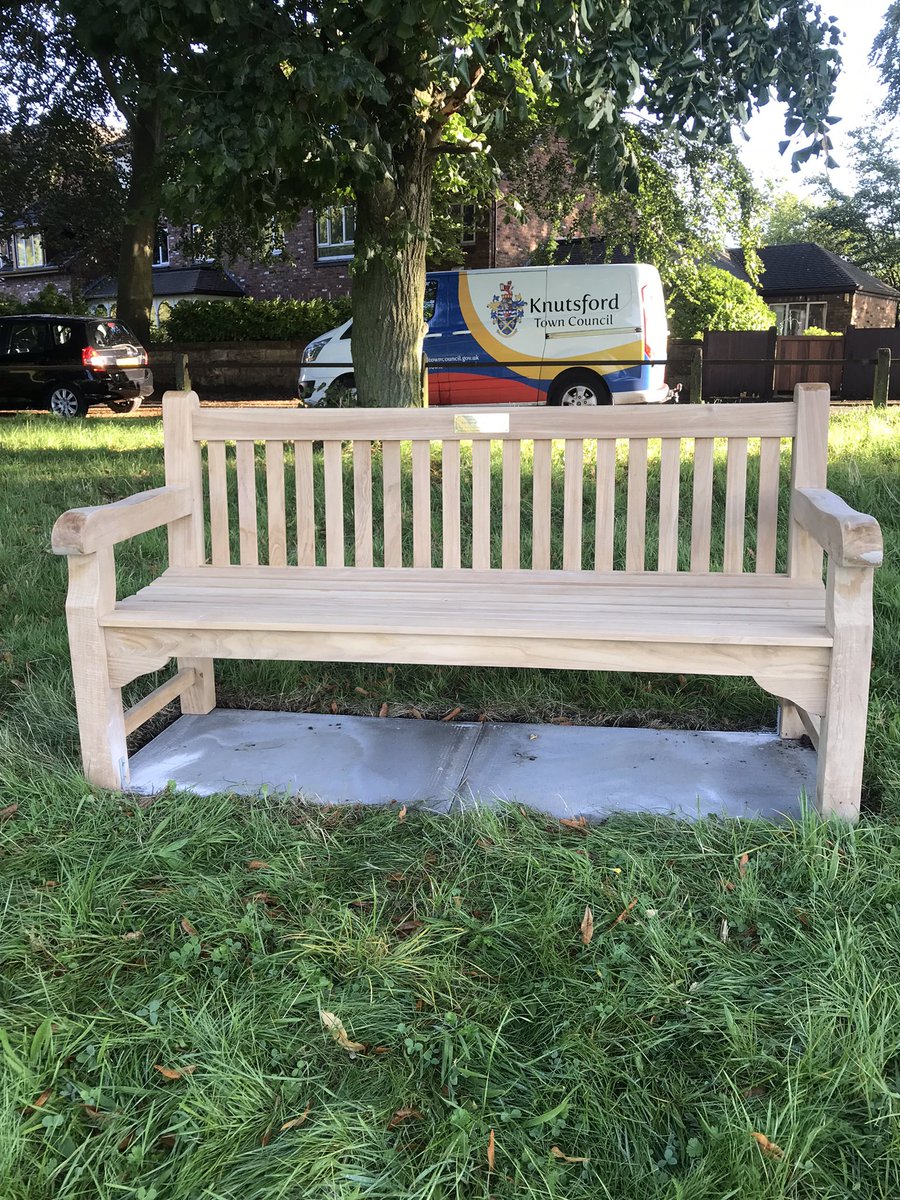 When you just need to turn away from the circus that is life…
For a short while anyway 😊
#knutsford
New benches on The Heath Knutsford.