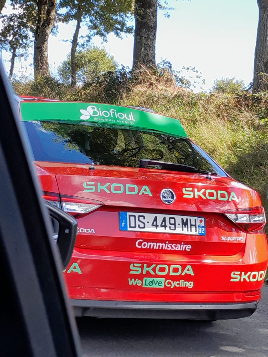 biofioul's tweet photo. Félicitations à @anders_foldager, leader du classement par points de cette 1e étape, qui endosse le maillot vert #Biofioul ! #fierte #velo #cyclisme #fioul #biofioul #TDAV #Bretagne #Morbihan [Photos: Anouck Flesch/Tour de l’Avenir; Biofioul] https://t.co/Z58B5LFSeX